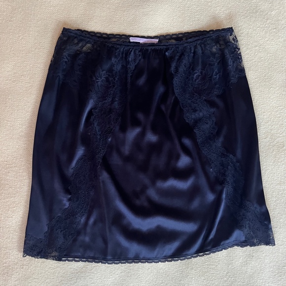 Stella McCartney Black Lace and Silk Half Slip - M - Beautiful! - Picture 2 of 12